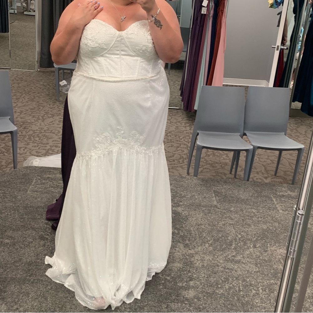 Beautiful NWT Galina Signature sequin trumpet/mermaid wedding dress.